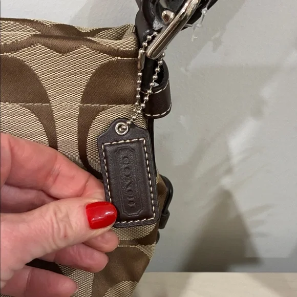 New Coach Beige and Dark Brown Signature Shoulder Bag - Picture 5 of 11